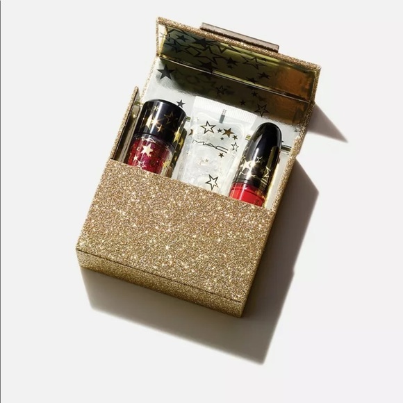 🐰MAC Cosmetics Holiday Shining Moment Kit Set Red - Picture 3 of 5